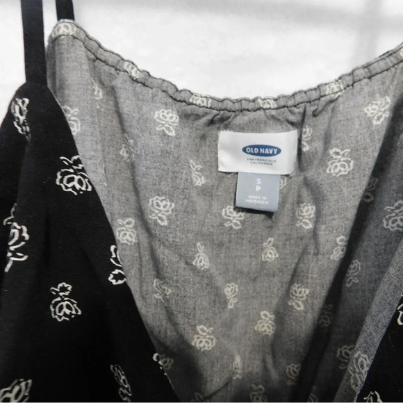 Old Navy Cami Dress Black Floral Fit &‎ Flare Size Small - Picture 3 of 4
